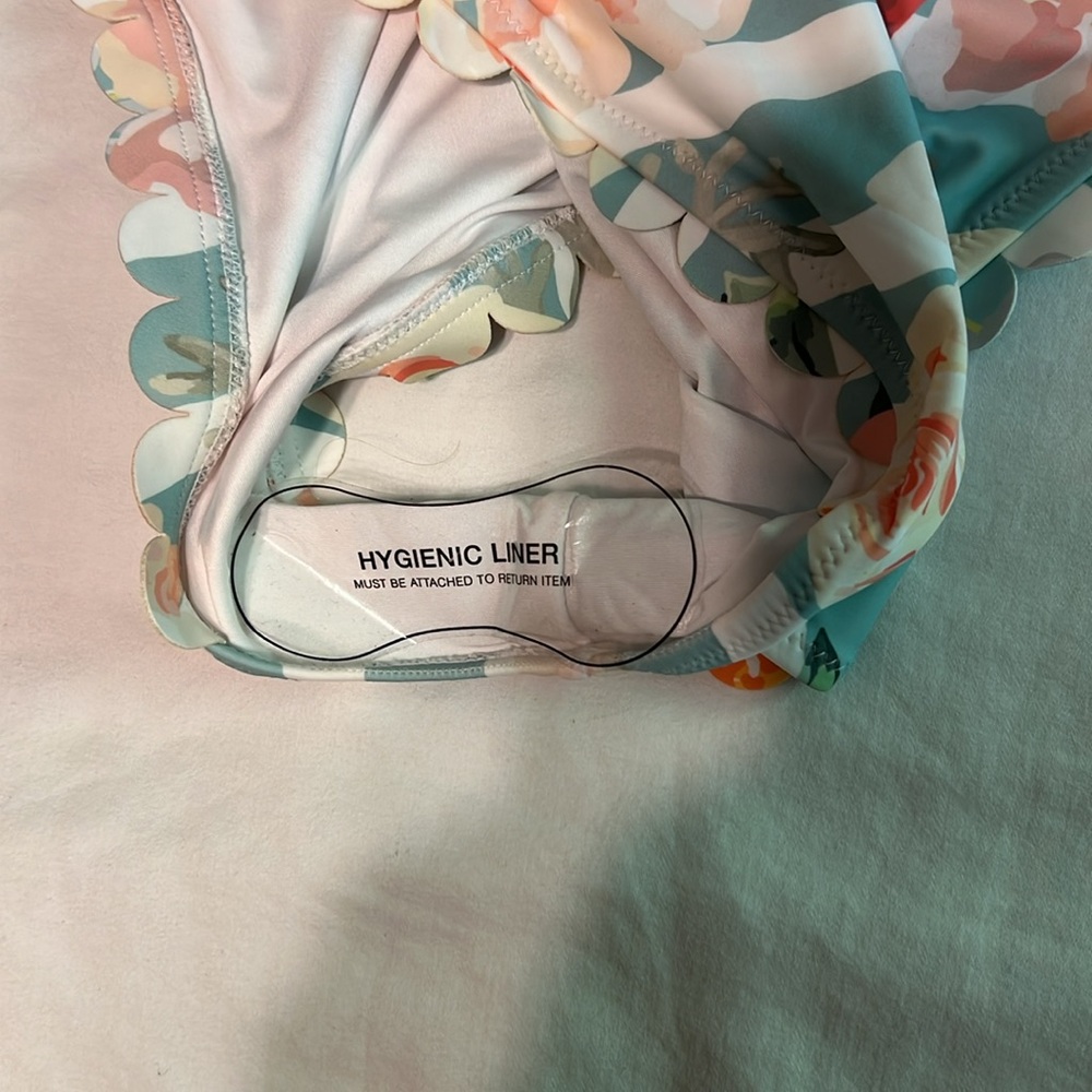 NWT!🎉 CUPSHE Floral and Striped Scalloped One Piece Swimsuit Size XL - Picture 9 of 16